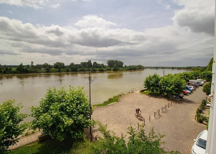 Maison De Charme En Bord De Garonne A 15 Min From Bordeaux *
